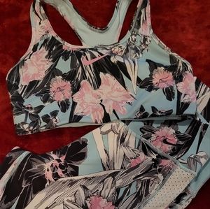 Womens Nike workout set!